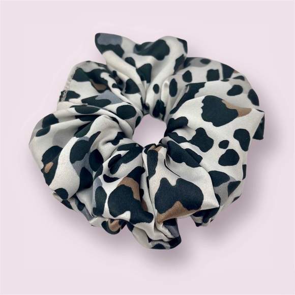 HANDMADE spiral satin hair scrunchie - snow leopard - Picture 1 of 4